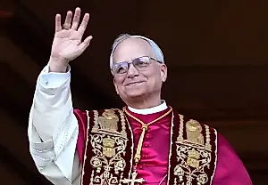 Папа Лев XIV благословляет кино