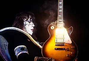 Легендарная гитара Ace Frehley на аукционе