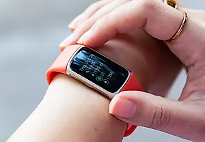 Fitbit обрел новую "судьбу" в Google: миграция аккаунтов продлена до 2026 года!