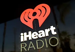 iHeartRadio запрещает ИИ-музыку и ИИ-ведущих: 'Гарантия человечности'