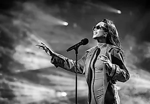 Муни Лонг: Суперсила и Признание на Billboard Women in Music 2025