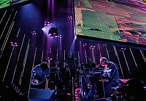 Тусовка без Radiohead: вместо концерта фанаты устроили караоке на тысячу человек