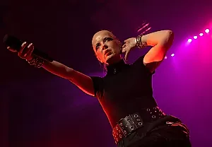 Шерли Мэнсон (Garbage) против пляжных мячей: "Без извинений!"