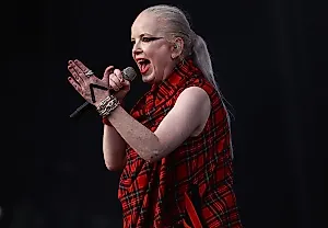 Ширли Мэнсон из Garbage не стесняется в выражениях: скандал с пляжным мячом