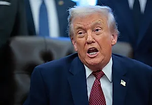 Трамп намекает на "проблему" слияния Netflix и Warner Bros.