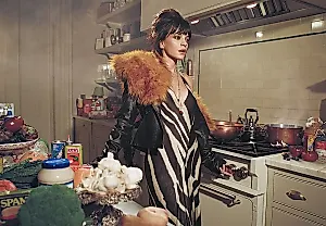 Лили Аллен устроила шоу с Дакотой Джонсон на SNL