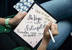 Красивая, но бессмысленная: Amazon Kindle Scribe Colorsoft не заменит ни блокнот, ни Kindle