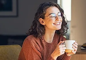 Как кофе влияет на наше настроение утром и днём: исследование учёных