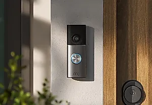 «Умная» дверь по-американски: Alexa+ впустит и выкормит гостей сама