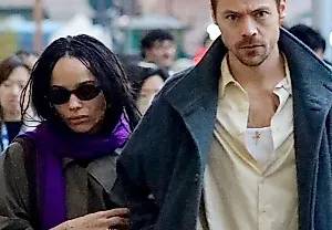 Zoë Kravitz и Harry Styles ввели новый тренд для пар — одинаково, но по-разному одетые пальто