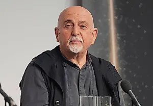 Питер Гэбриэл благодарит Джоша Сафди за "Marty Supreme"