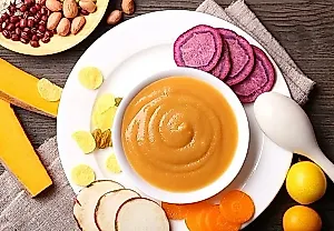 Можно ли кормить кошек детским питанием?