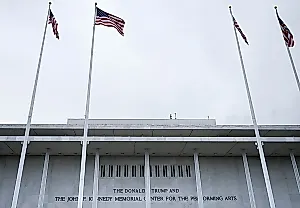Президент Kennedy Center требует миллион с музыканта за отмену концерта