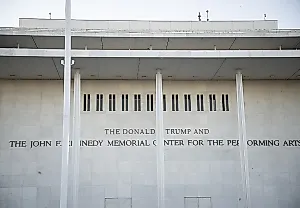 Скандал в Kennedy Center: артисты массово отменяют концерты из-за имени Трампа