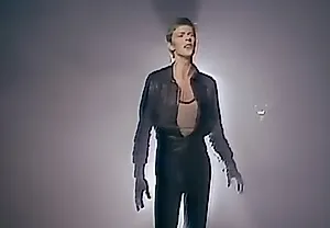 Возрождение Bowie's ‘Heroes’ благодаря Stranger Things