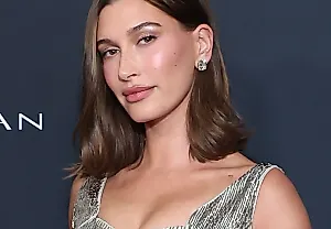 Архивное платье Hailey Bieber: как из 2009 попасть на 2026