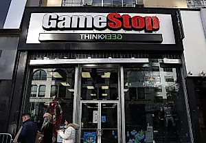 GameStop закрывает более 400 магазинов по США