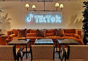 TikTok против уволенных модераторов: скандал с профсоюзами