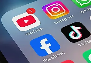 YouTube форсит ИИ-контент к 2026