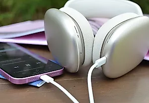 Тайны бескомпромиссного звука: наушники AirPods Max оживают только в проводном режиме!