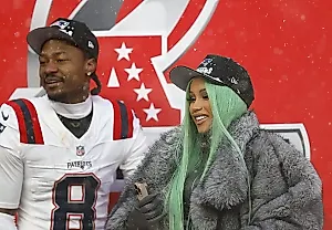 Карди Би отмечает победу Patriots со Стефоном Диггсом и готовится к Супербоулу