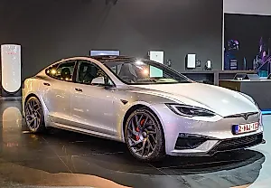 Tesla прощается с Model S и X ради роботов
