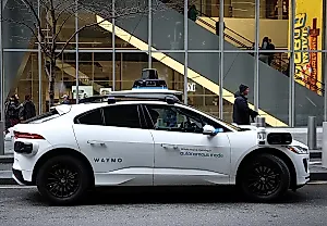 Роботакси Waymo сбило ребёнка у школы