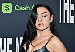 Чарли XCX и Бонд