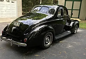 Исторический Ford 1939 года: в стране автомобилей и абсурда