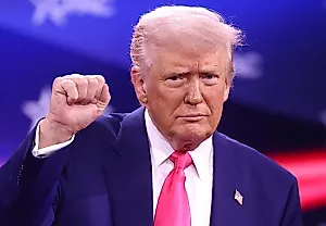 Как авторитаризм находит поддержку MAGA (или не находит) среди цветных женщин