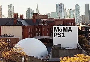 Выставка, которая шепчет