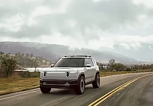 Rivian R2 против Tesla Model Y