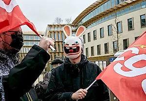 Ubisoft тонет в забастовках
