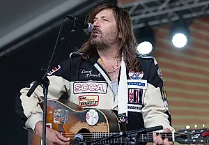 Скандал вокруг Evan Dando