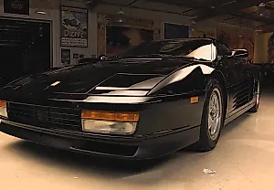 Механик и Ferrari Testarossa