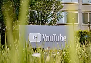YouTube запускает кнопку Ask на ТВ