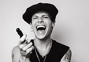 Yungblud выпускает полную версию Idols