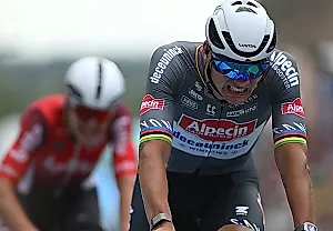 Как смотреть Omloop Het Nieuwsblad 2026 бесплатно
