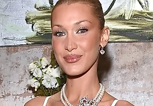 Белла Хадид и винтаж Dior