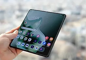 Motorola Razr Fold: яркость напоказ