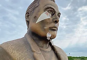 В Техасе осквернили статую Илона Маска