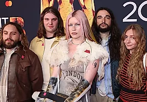 Wet Leg и альбом помощи War Child