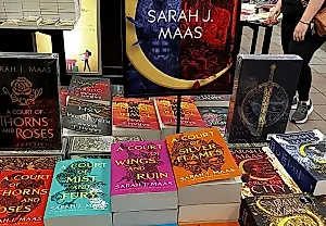 Два новых тома ACOTAR от Sarah J. Maas