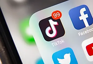 TikTok начинает показывать отзывы, вытесняя Google Maps