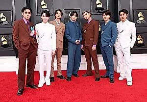 BTS возвращаются с морем и синтезаторами