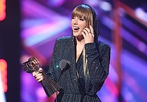 Тейлор возвращается на сцену iHeart