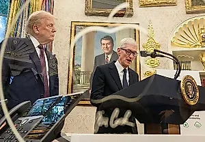 Подарок Cook и Трамп