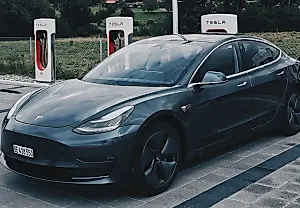 Tesla и загадочные одометры: фейерверк исков и чудес