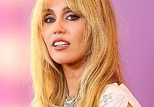 20 лет «Hannah Montana»: образ Майли Сайрус на премьере