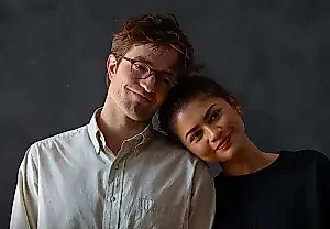 Роберт Паттинсон и Zendaya в самой странной романтической комедии года